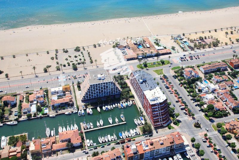 Foto 7e79ce6d-ccbb-4aed-8144-f95a0c3ead30. Aparcament cotxe a Muga - Gran Reserva - Badia Empuriabrava