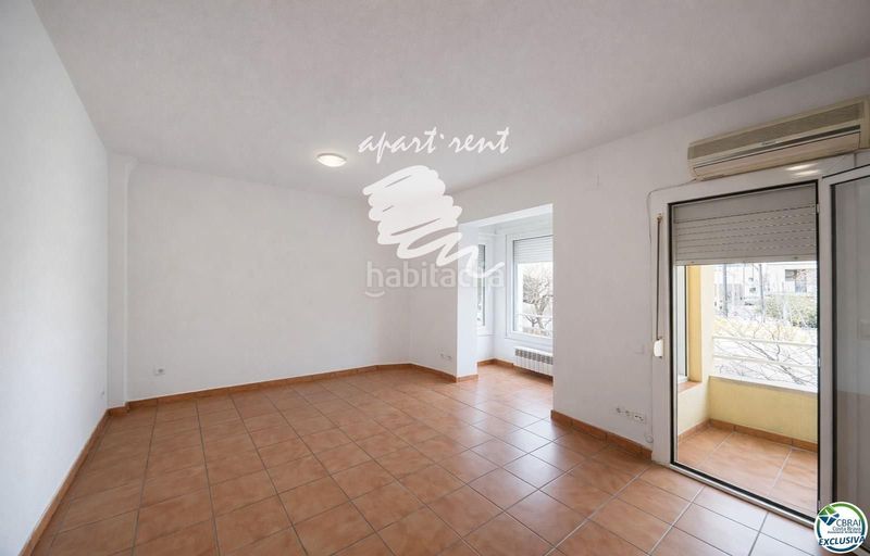Foto ab93fe17-9fad-45a8-b263-444d69a835e5. Pis amb calefacció a Centre Roses
