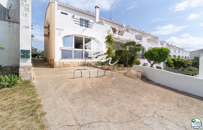 Foto 937b908d-9428-4f1b-8b6c-d1f14cd8b3a0. Casa amb calefacció aparcament a Puig Rom-Canyelles-Almadrava Roses
