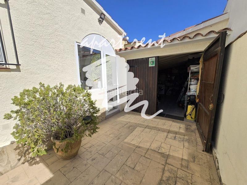 Foto 4be7e7da-6d8a-45a2-bc8f-285cece75a51. Casa amb aparcament piscina a Peni Empuriabrava