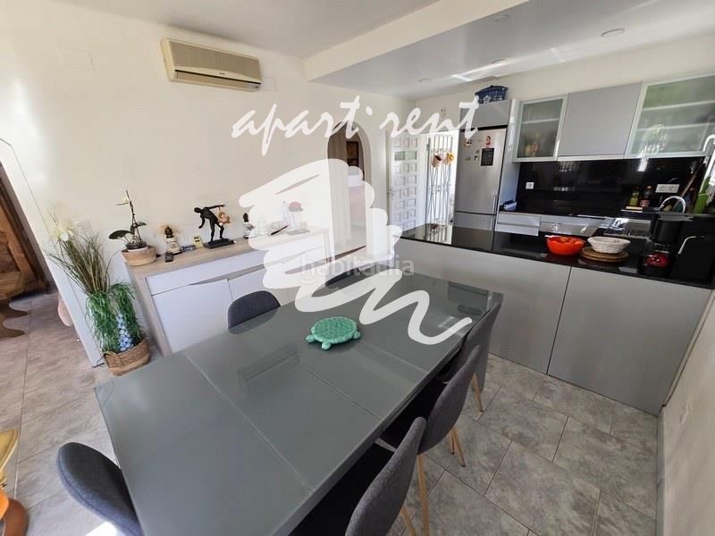 Foto dce04689-d8d4-4557-a8f9-93e56f6e2814. Casa amb aparcament piscina a Peni Empuriabrava