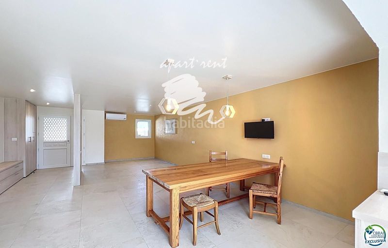 Foto 0e4c1d06-5024-4bd0-a649-b73534000470. Casa amb calefacció aparcament a Peni Empuriabrava