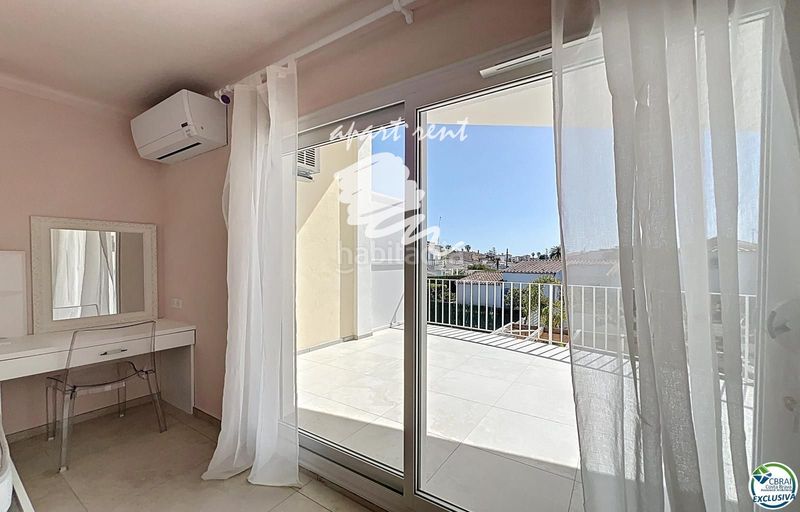 Foto 186aeea7-ef0d-4216-b6d6-a9a6ba43ba15. Casa amb calefacció aparcament a Peni Empuriabrava