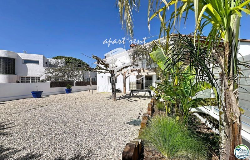 Foto 5d89f7c8-369a-4958-bccd-13fa6be830fc. Casa amb calefacció aparcament a Peni Empuriabrava