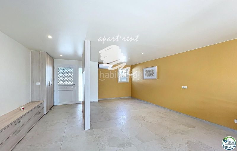 Foto 8ad1d11b-62eb-4a4d-a44f-b0e92e31737e. Casa amb calefacció aparcament a Peni Empuriabrava