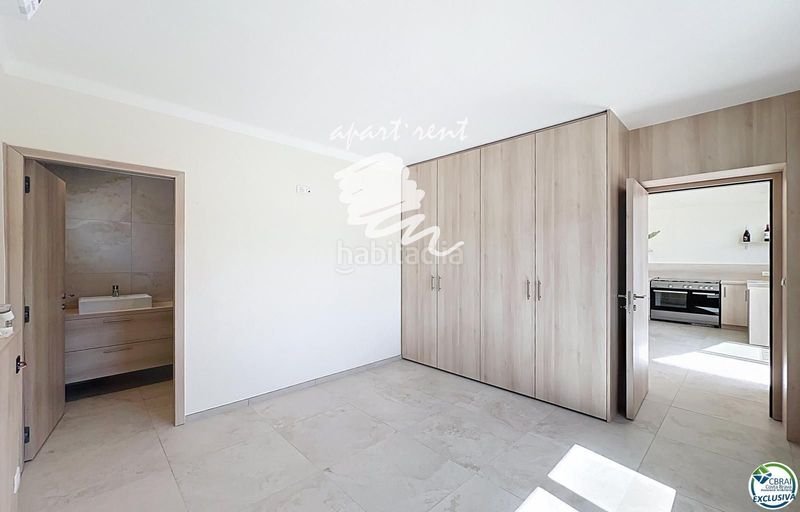 Foto aeb9e14c-0676-4522-a405-8a8406cfd8ad. Casa amb calefacció aparcament a Peni Empuriabrava