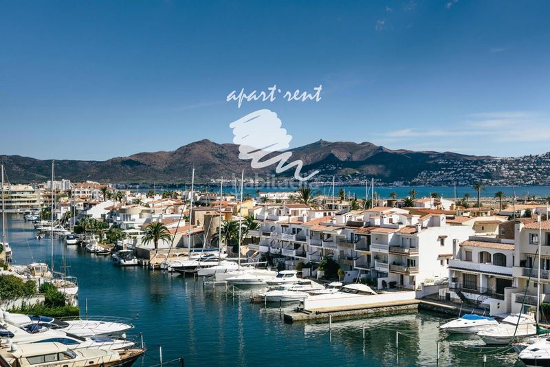 Foto fa85db0c-c4ec-4d14-970a-b75f1af7e80d. Casa amb calefacció aparcament a Peni Empuriabrava