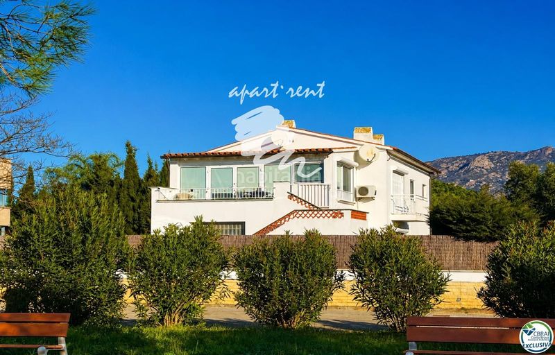 Foto bf88eb8f-8a39-4595-820b-f76de4ddeafc. Casa amb calefacció aparcament piscina a Nord Roses