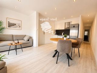 Pis  Nou. Roses centre acogedor apartamento de dos dormitorios completamen