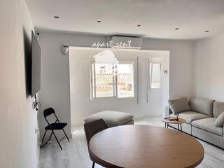 Pis  Nou. Roses centre acogedor apartamento de dos dormitorios completamen