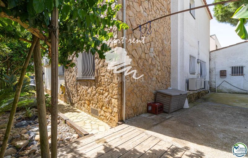 Foto 55c473d9-aa64-4d04-9960-08556c26af2e. Casa amb calefacció aparcament piscina a Peni Empuriabrava