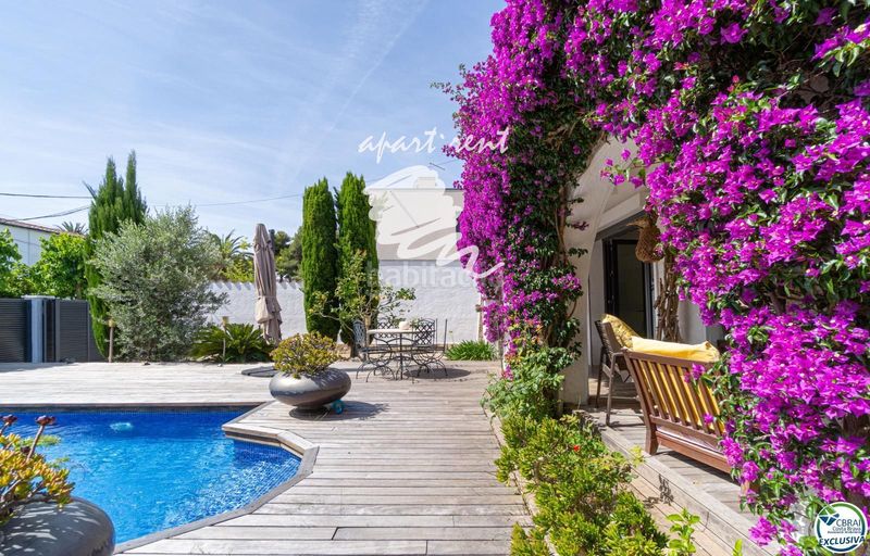 Foto bc6aabcc-04c0-4d69-b037-2f1d34fe8ebd. Casa amb calefacció aparcament piscina a Peni Empuriabrava