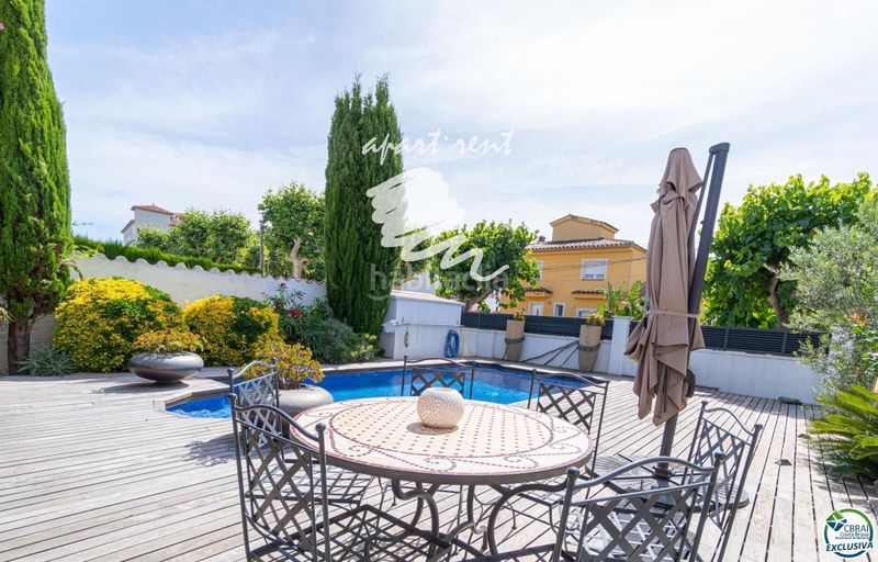 Foto c137b254-f332-4a06-9303-493fdbf910a4. Casa amb calefacció aparcament piscina a Peni Empuriabrava