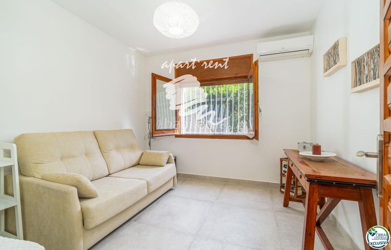 Foto db172779-d20e-4bad-a9e2-5175815a5d14. Casa amb calefacció aparcament piscina a Peni Empuriabrava