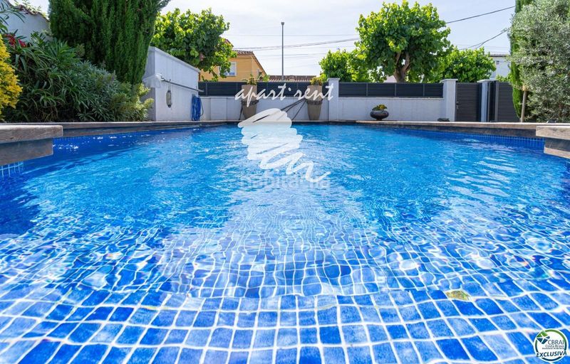 Foto fb6da6eb-2d4a-4e3c-8352-1afe95ec3154. Casa amb calefacció aparcament piscina a Peni Empuriabrava