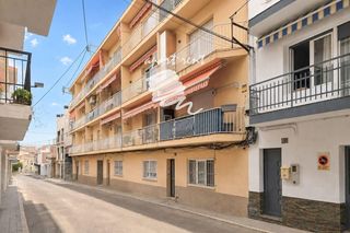 Pis  De cristofòr colom. Roses centre amplio piso con 3 dormitorios y 2 terrazas a 350 m