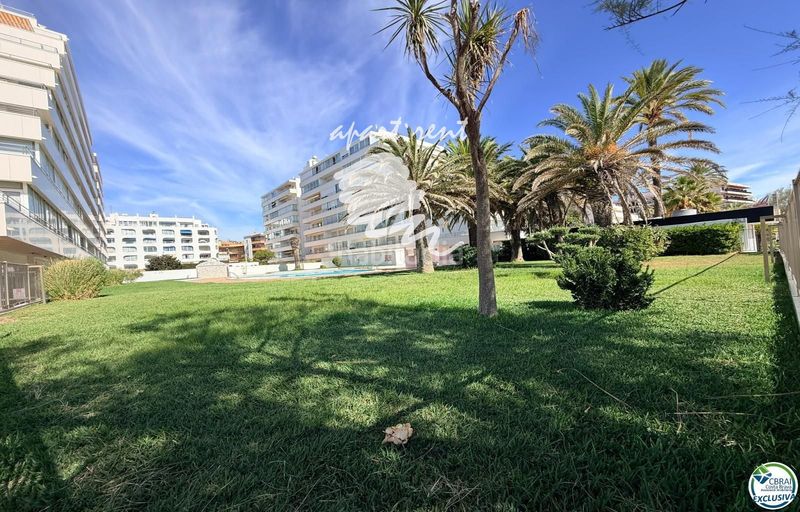 Foto 229160f7-6ece-4c6f-ad10-9cd66cc9fd9c. Piso holiday center primera línea, vistas espectaculares al mar, reformado en Roses