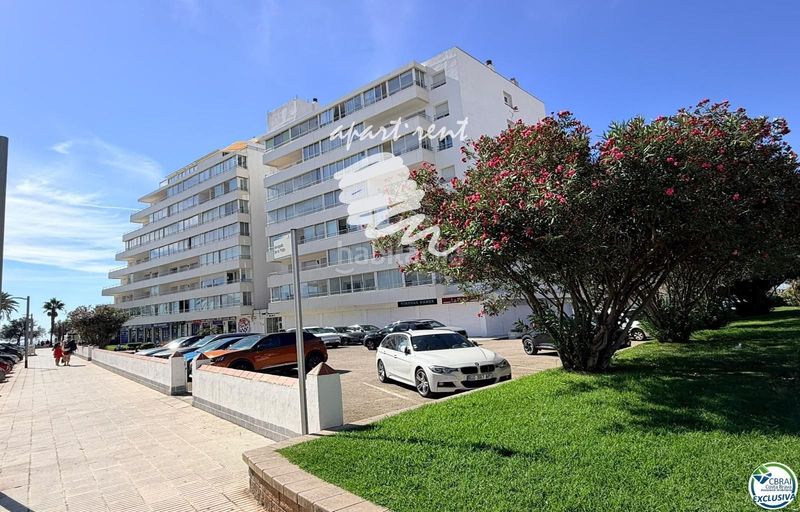 Foto 369912fc-d24a-4fb7-8d51-da9b062f9ed9. Piso holiday center primera línea, vistas espectaculares al mar, reformado en Roses