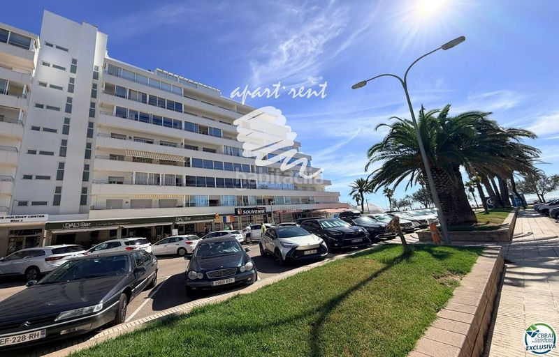 Foto 58acef9b-970c-4515-8673-59a792577d29. Piso holiday center primera línea, vistas espectaculares al mar, reformado en Roses