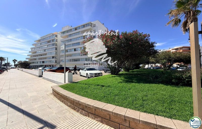Foto 5defa291-7aea-4bb2-bd9f-39c16c3c9fe8. Piso holiday center primera línea, vistas espectaculares al mar, reformado en Roses
