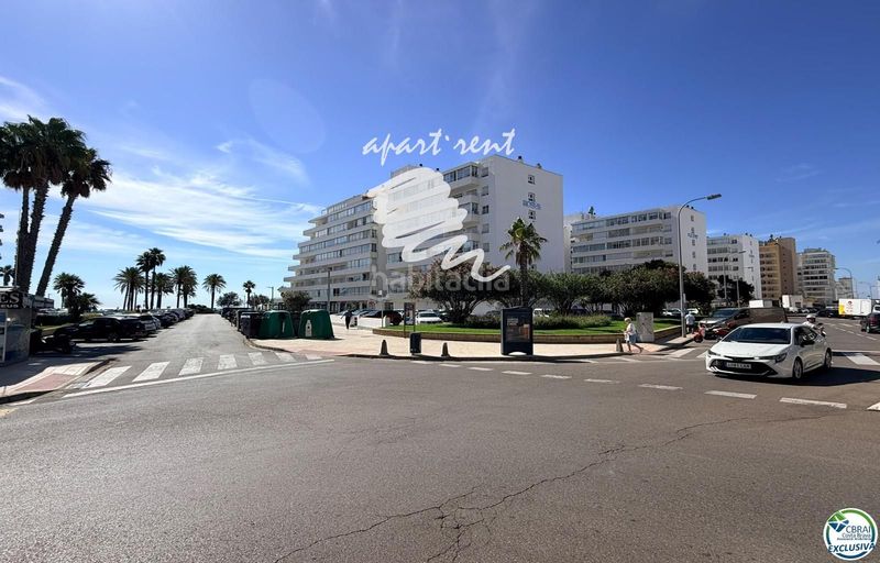 Foto 93a56c18-faab-4e2b-a08e-4238ac3ecf3f. Piso holiday center primera línea, vistas espectaculares al mar, reformado en Roses