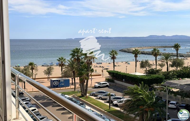 Foto 95abd90d-08b5-4838-8923-8836d1bb4a05. Piso holiday center primera línea, vistas espectaculares al mar, reformado en Roses
