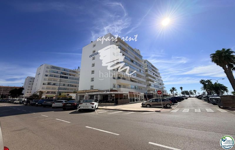 Foto bee21fee-dd57-4df3-8c50-d0311e809f43. Piso holiday center primera línea, vistas espectaculares al mar, reformado en Roses