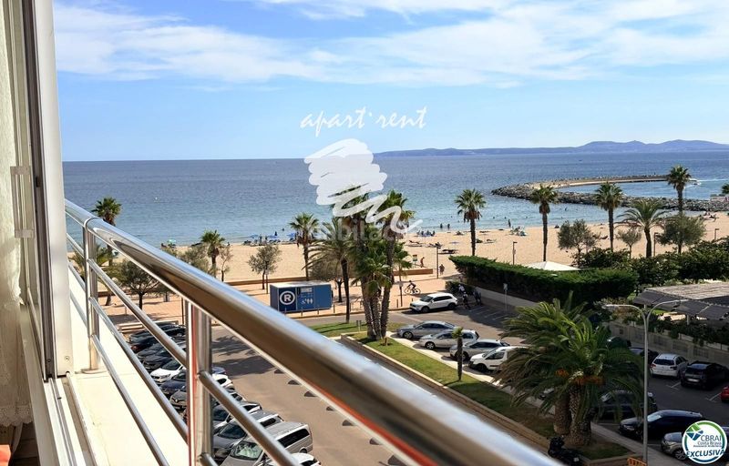 Foto e169d64c-9df3-4eac-86b6-d16b3ec7f6e1. Piso holiday center primera línea, vistas espectaculares al mar, reformado en Roses