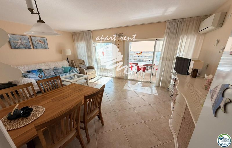 Foto f578f2f0-5d17-495c-84fb-e5befbc895fa. Piso holiday center primera línea, vistas espectaculares al mar, reformado en Roses