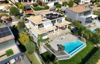 House  Muntanyeta. Palau villa de diseño con piscina y espectaculares vistas a la b