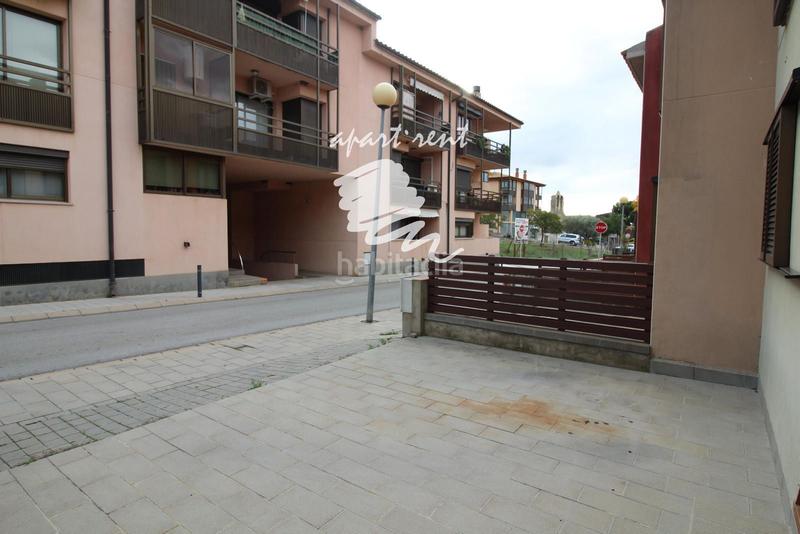 Foto 31104062-013a-4de7-ac33-ec09496b032e. Parking coche olivera palau parking en Palau-saverdera