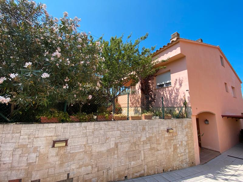 Foto 95436679-646f-492e-a2b2-0cd7feff6fa3. Xalet a carrer ter 9 a Mont-ras