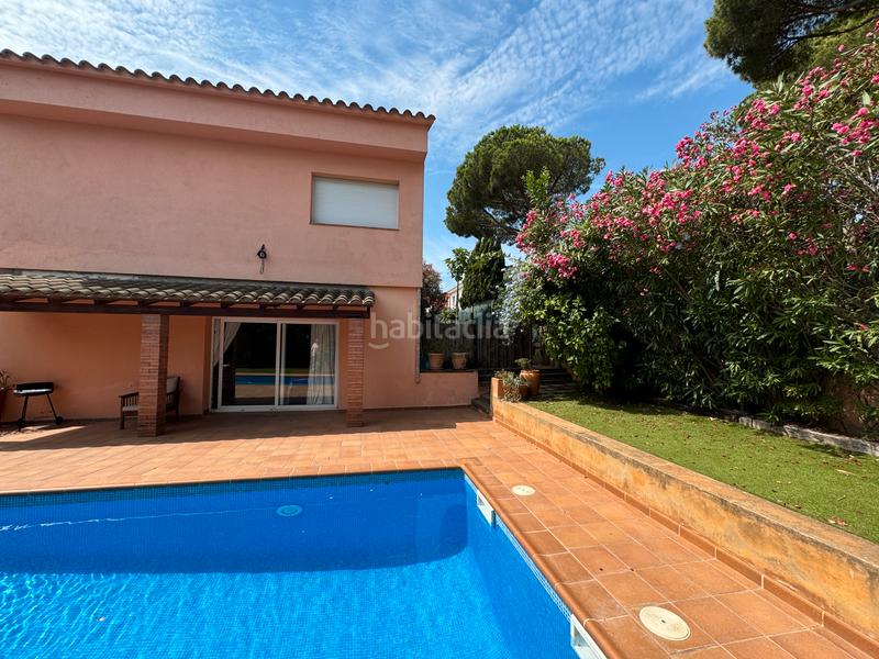 Foto dfb14b4a-ea9a-49ec-9228-deffef1e5bda. Xalet a carrer ter 9 a Mont-ras