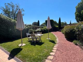 Casa adossada a Carrer nou 31. Encantadora casa de pueblo con jardín y acabados excepcionales e
