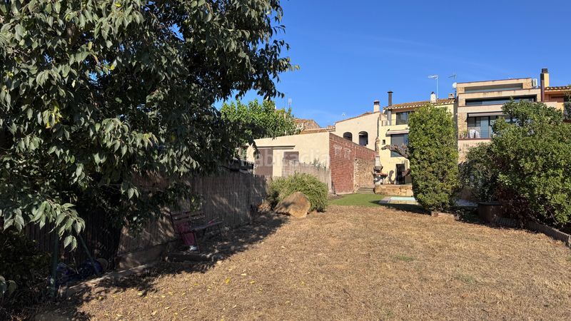 Foto f1d263b3-7170-43a7-9383-1a91a29985bc. Masia a carrer de sant genís 6 a Corçà