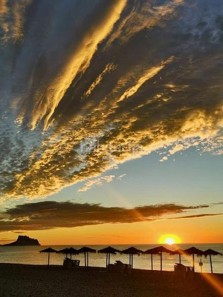 Foto 37dcc454-1f47-4625-8ba6-e1de4dd5209e. Alquiler apartamento  en primera línea de mar con piscina y parking junto al paseo marítimo en Altea