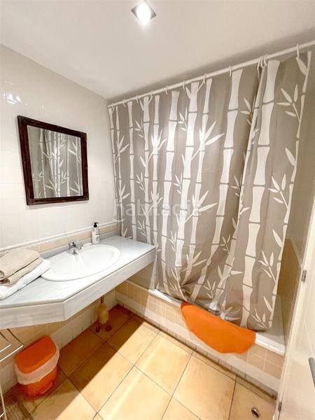 Foto 52db4644-39b7-4e86-aaf1-98d51576dcf0. Alquiler apartamento atico duplex en urbanización con terrazas, piscina y vistas al mar en Altea