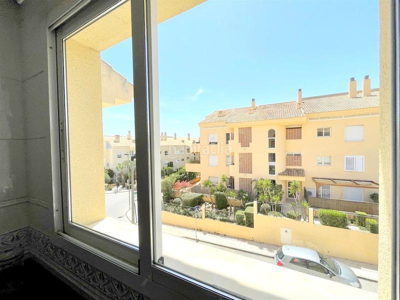 Foto b7847a0f-72c9-4ddc-af69-6985f545b98d. Alquiler apartamento atico duplex en urbanización con terrazas, piscina y vistas al mar en Altea