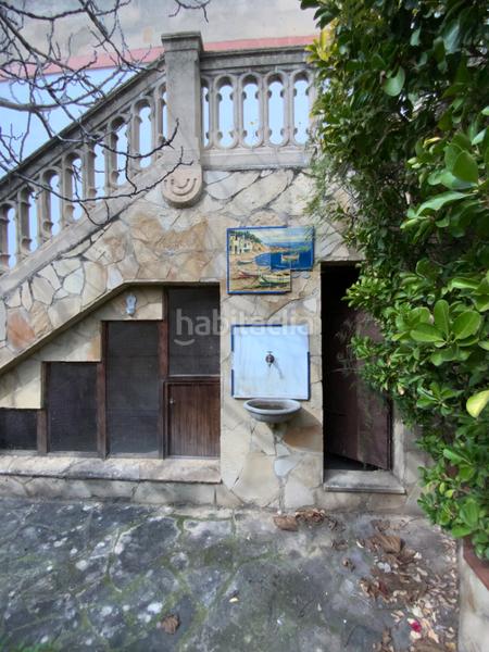 Foto 0cd87b29-4e14-46b9-9ae0-d509c4d3b387. Casa adosada en el centro con jardín privado de 340 m² en Mataró