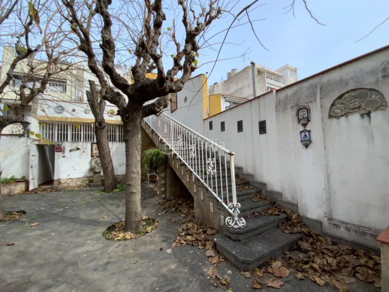Foto 3c0cf040-d345-45fc-be07-ec66fcaf7d54. Casa adosada en el centro con jardín privado de 340 m² en Mataró