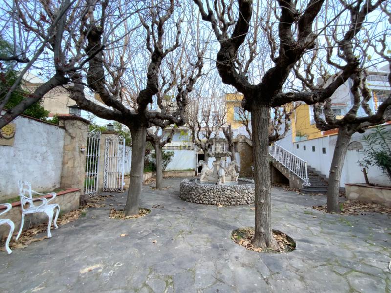 Foto 5cef525a-491a-4fa3-875c-72c9bfa38f5e. Casa adosada en el centro con jardín privado de 340 m² en Mataró