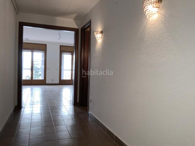 Foto c61523a4-5874-44fa-8940-c001f1b35366. Casa adosada en el centro con jardín privado de 340 m² en Mataró