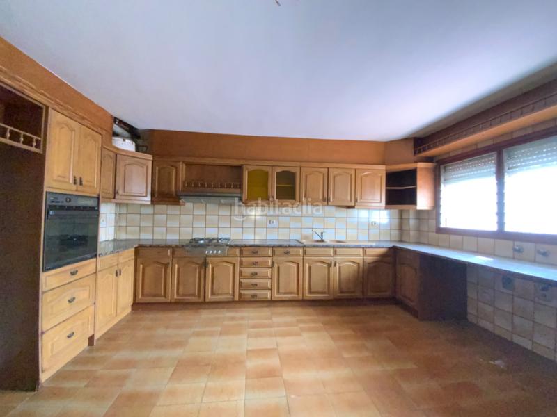Foto c70de1df-8df0-4d0c-9dfe-fc76646b7965. Casa adosada en el centro con jardín privado de 340 m² en Mataró