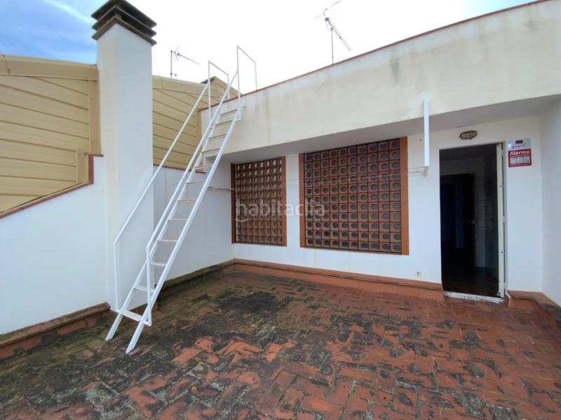 Foto db7be1b0-95b4-487d-84fc-0950531738e5. Casa adosada en el centro con jardín privado de 340 m² en Mataró