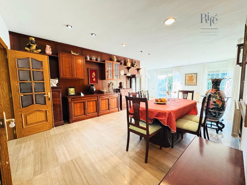 Foto 0f640f22-400a-4b26-9572-f5f608615e48. Chalet avec cheminée chauffage parking piscine dans Pallejà