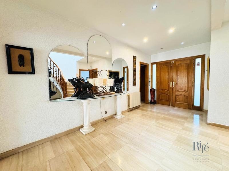 Foto 117a015b-408d-41c4-a4bc-7ff1c4faac84. Chalet avec cheminée chauffage parking piscine dans Pallejà