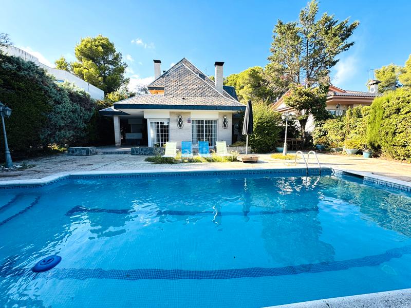 Foto 1b45b94b-2cf7-4bf6-bc68-3f465bbcd3c4. Chalet avec cheminée chauffage parking piscine dans Pallejà