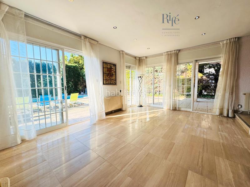 Foto 39c2eef4-6e5d-4c79-9a38-ba576d61d60f. Chalet avec cheminée chauffage parking piscine dans Pallejà