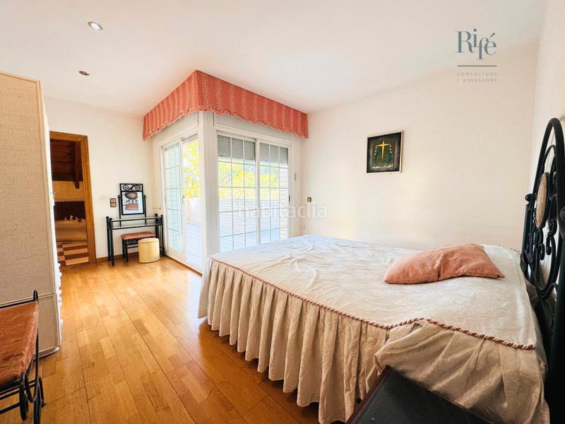 Foto 3b44cce8-6879-491f-8083-411970d78ad8. Chalet avec cheminée chauffage parking piscine dans Pallejà