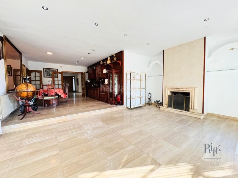 Foto 3c0fd247-e45f-462d-982b-1f05920afa22. Chalet avec cheminée chauffage parking piscine dans Pallejà